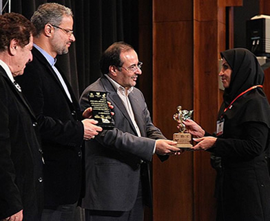 تقدیر از یکی از مدیران ایرانسل در پنجمین جشنواره ملی مدیران و تولیدکنندگان جوان